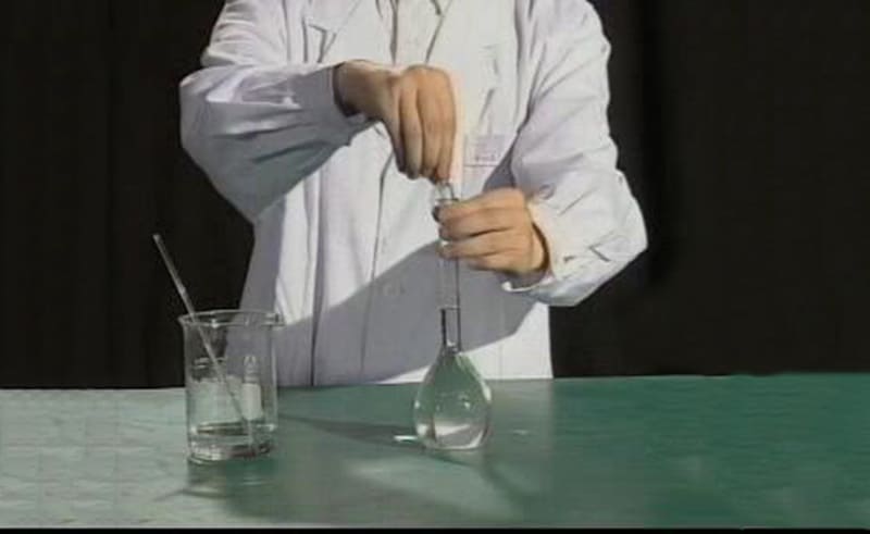 Volumetric-Flask-Cleaning-Techniques